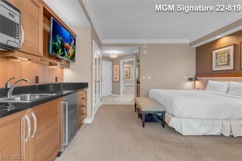 125 Harmon, Las Vegas, NV 89109