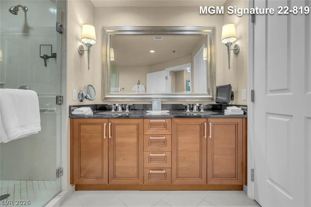 125 Harmon, Las Vegas, NV 89109
