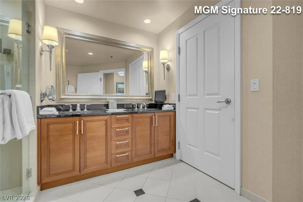 125 Harmon, Las Vegas, NV 89109