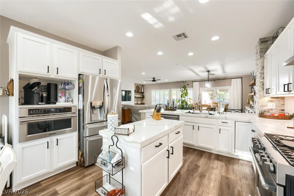 7356 Petrel, North Las Vegas, NV 89084