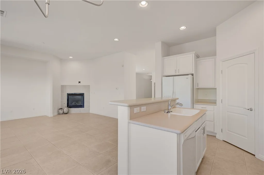 9240 Worsley Park, Las Vegas, NV 89145