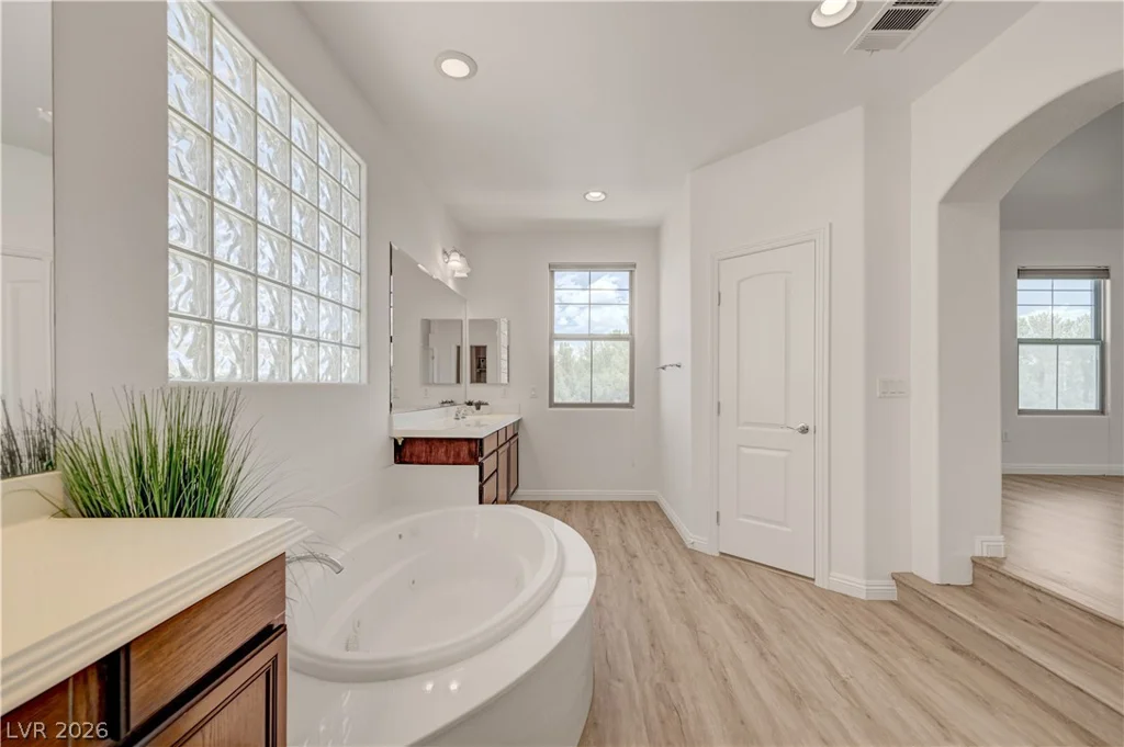 9240 Worsley Park, Las Vegas, NV 89145