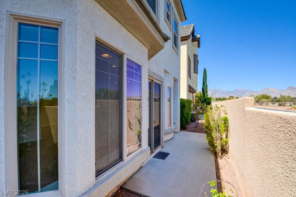 9240 Worsley Park, Las Vegas, NV 89145