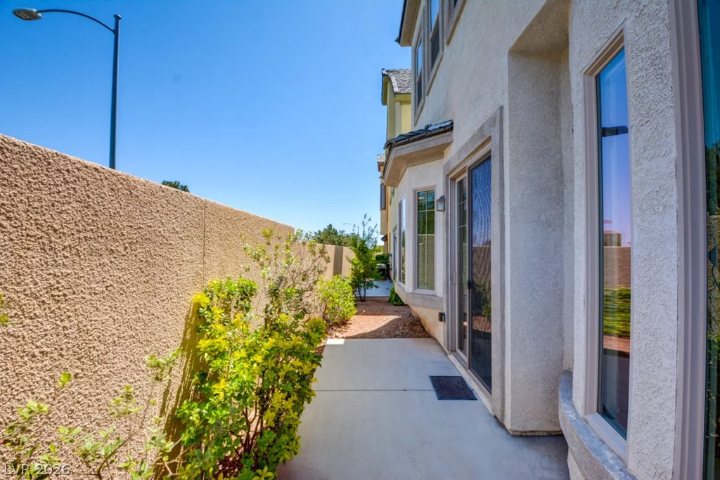 9240 Worsley Park, Las Vegas, NV 89145