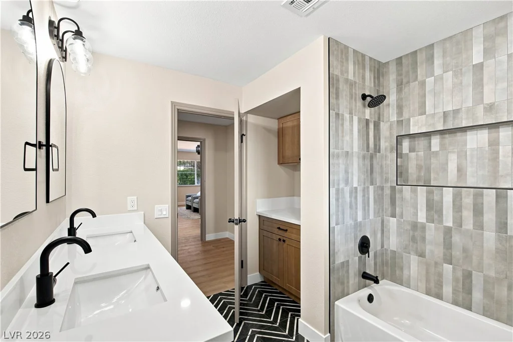 6156 Foxcroft, Las Vegas, NV 89108