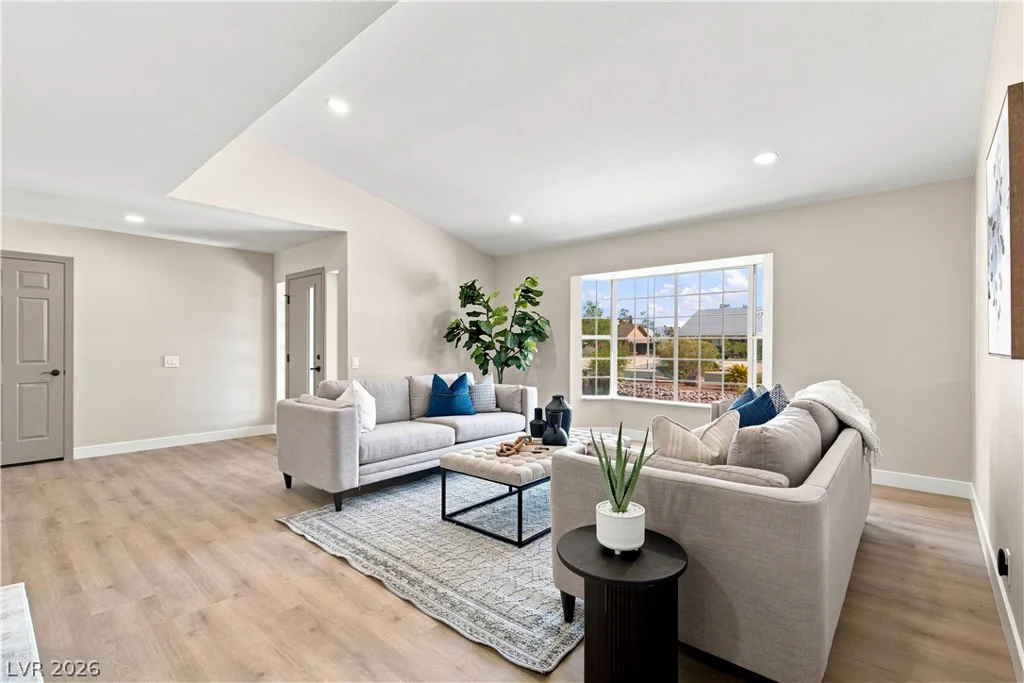 6156 Foxcroft, Las Vegas, NV 89108