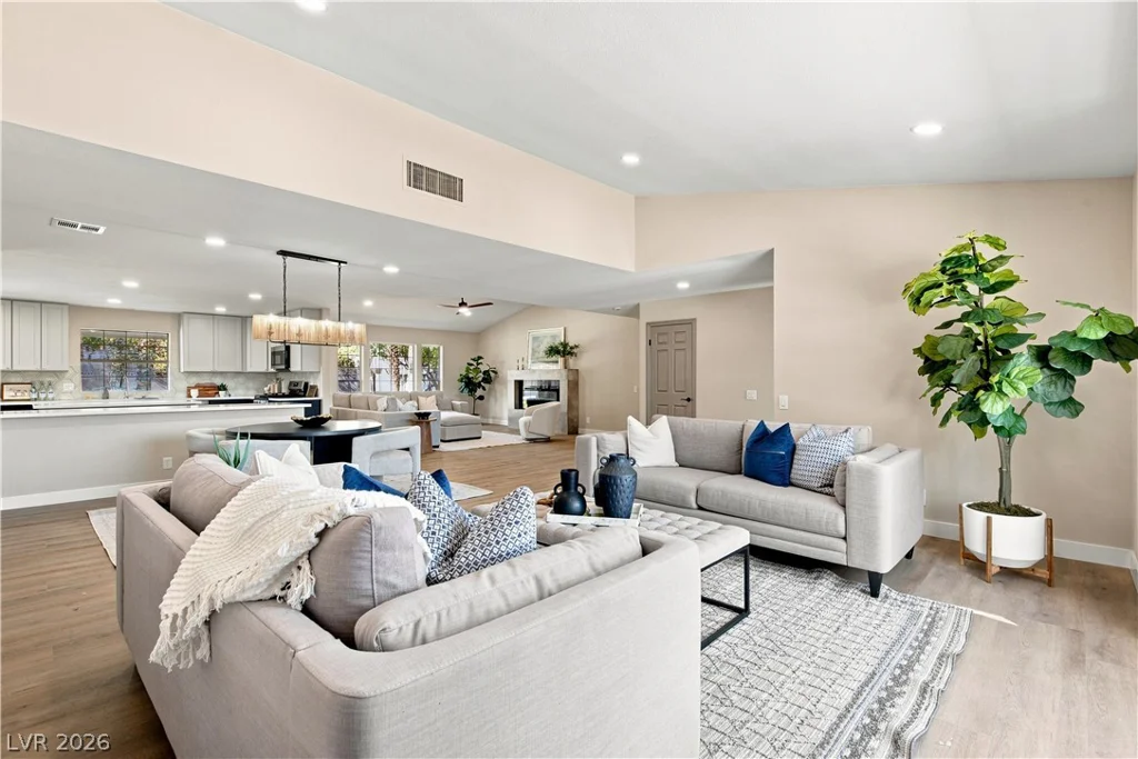 6156 Foxcroft, Las Vegas, NV 89108
