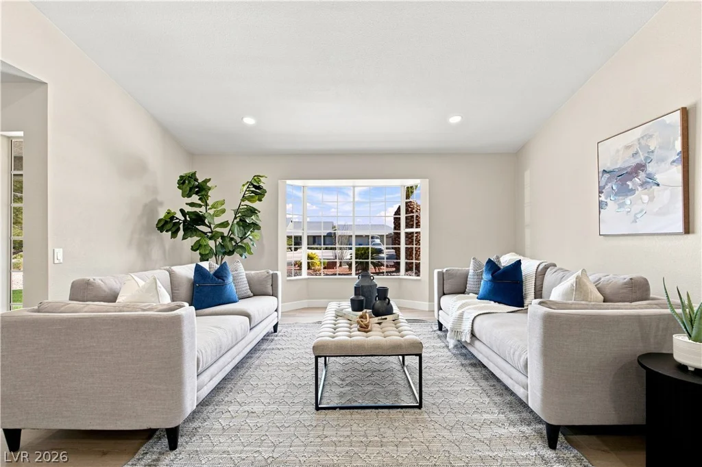 6156 Foxcroft, Las Vegas, NV 89108
