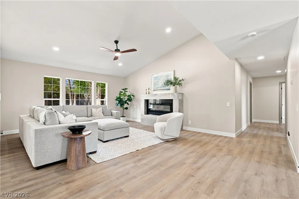 6156 Foxcroft, Las Vegas, NV 89108