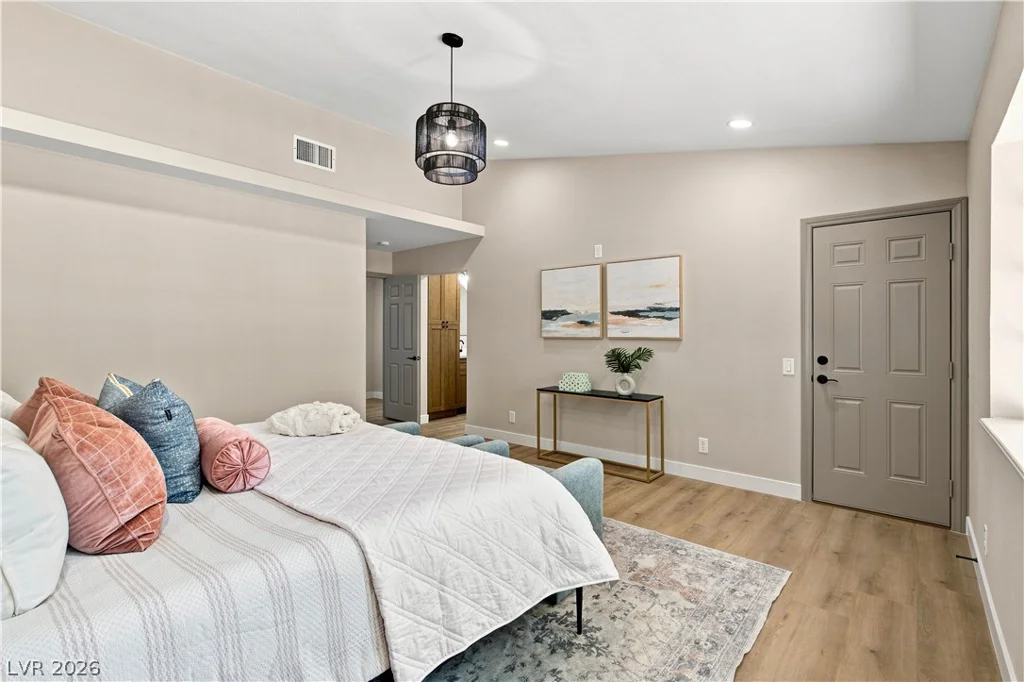 6156 Foxcroft, Las Vegas, NV 89108