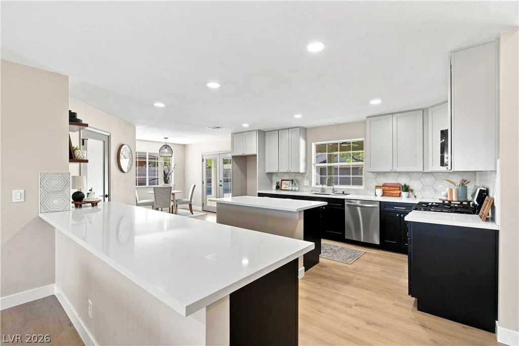 6156 Foxcroft, Las Vegas, NV 89108