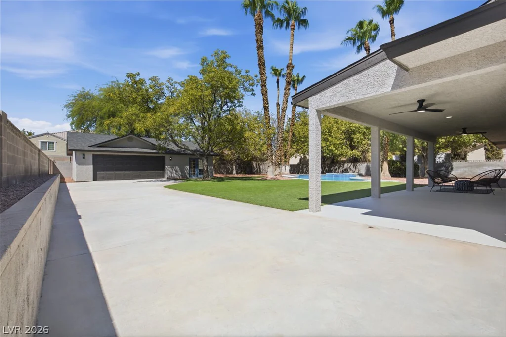 6156 Foxcroft, Las Vegas, NV 89108
