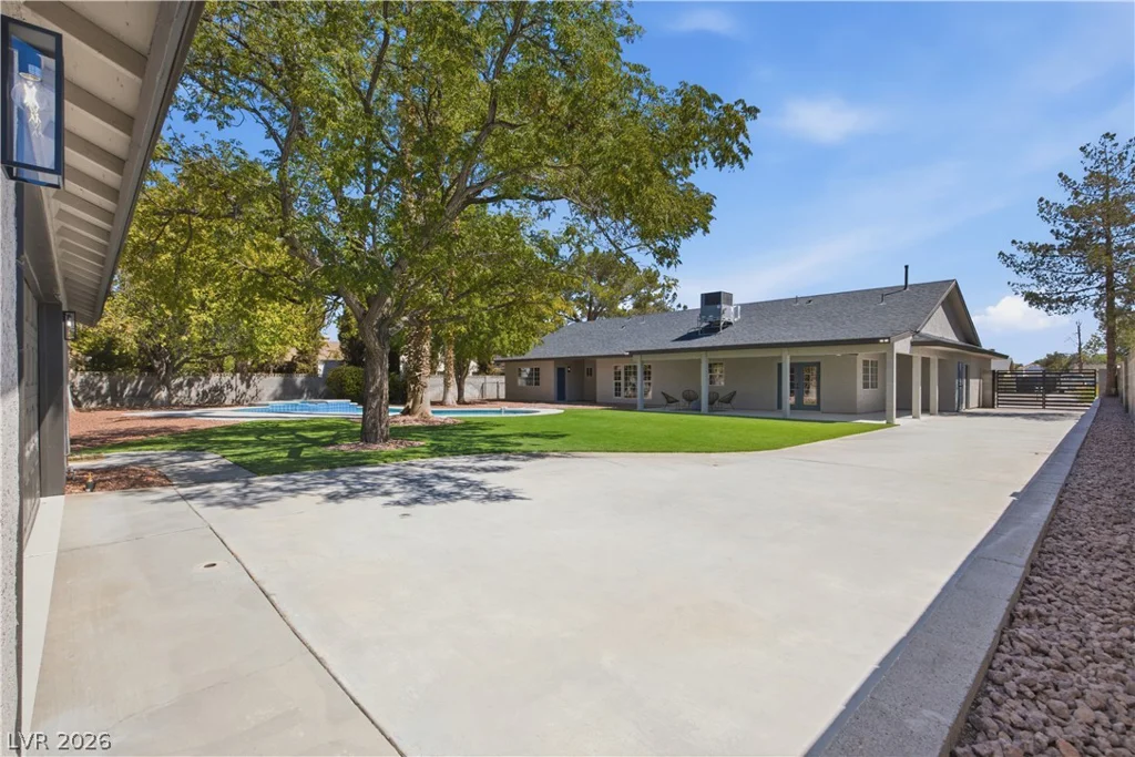 6156 Foxcroft, Las Vegas, NV 89108