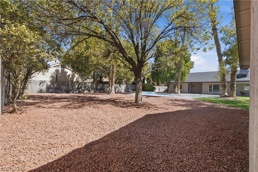 6156 Foxcroft, Las Vegas, NV 89108