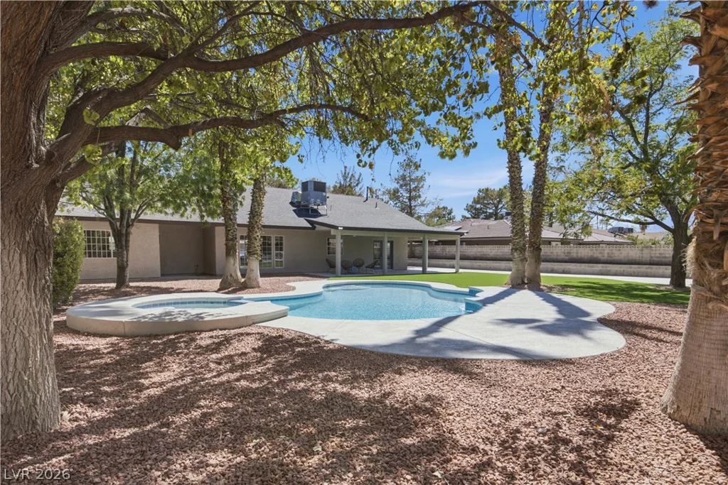 6156 Foxcroft, Las Vegas, NV 89108
