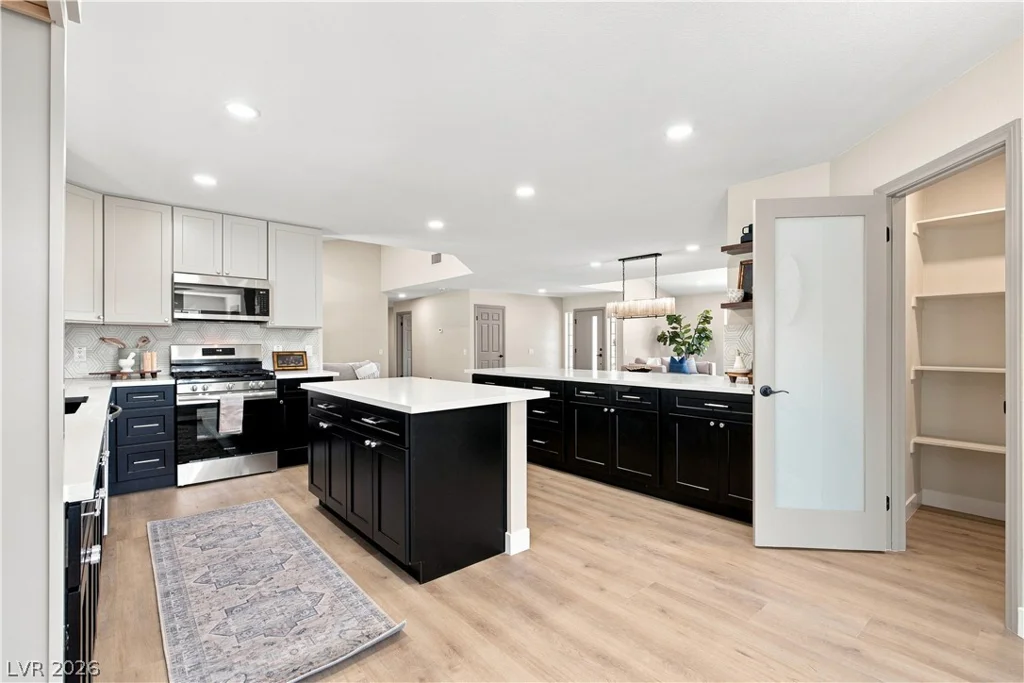 6156 Foxcroft, Las Vegas, NV 89108