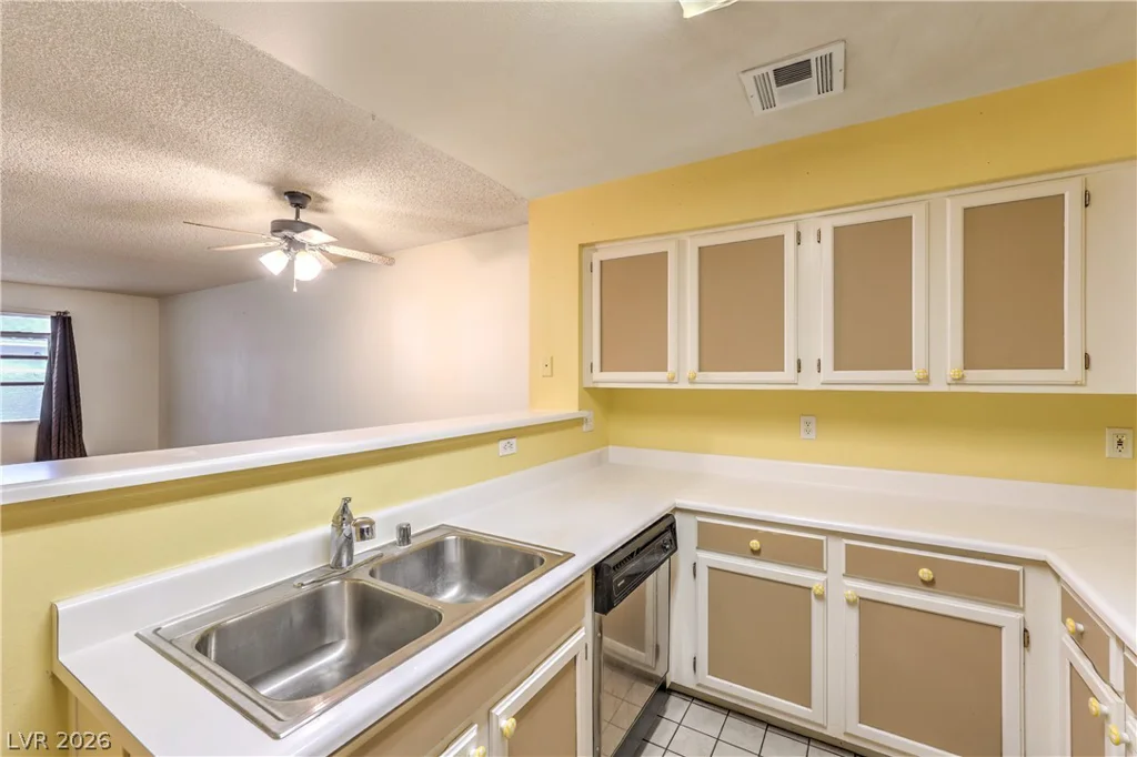 2041 Willowbury, Las Vegas, NV 89108