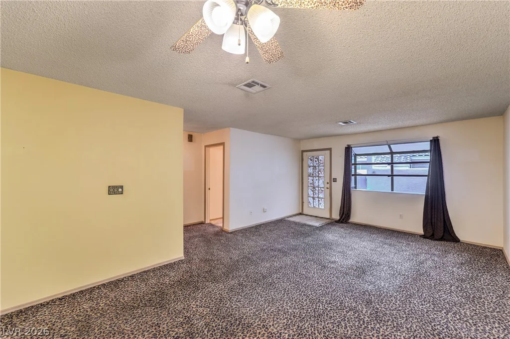2041 Willowbury, Las Vegas, NV 89108