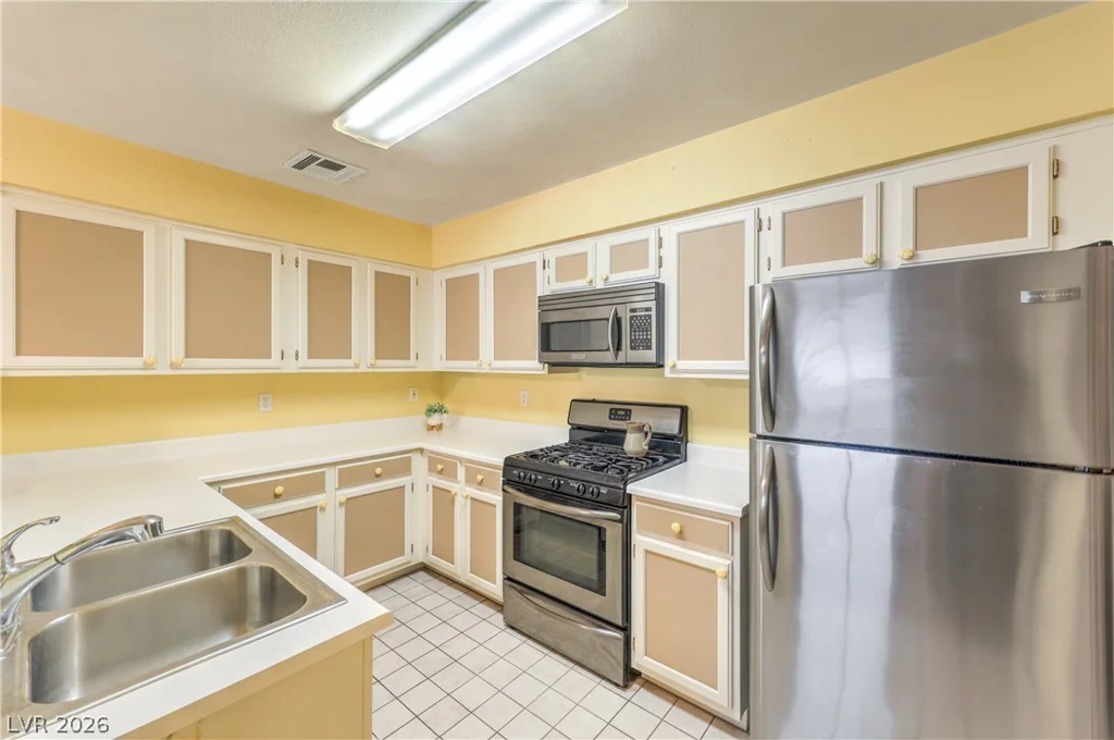 2041 Willowbury, Las Vegas, NV 89108