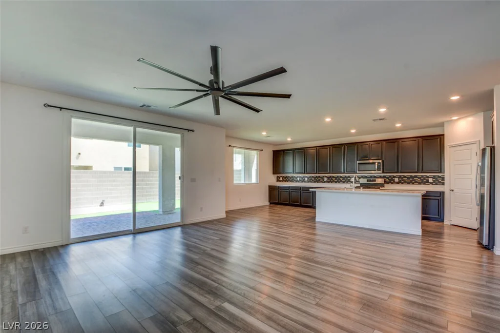 6808 Bayou Hollow, Las Vegas, NV 89156