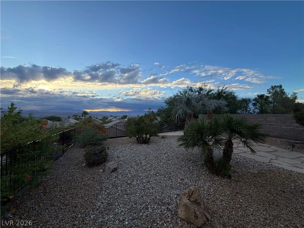 2524 Eclipsing Stars, Henderson, NV 89044