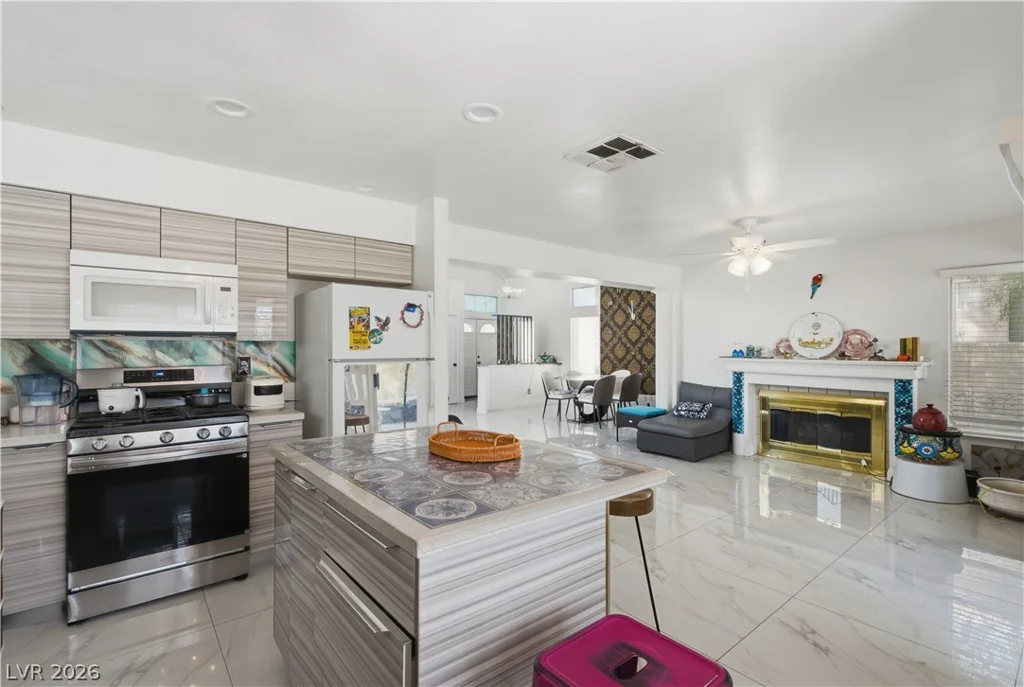 5332 Desert Blossom, Las Vegas, NV 89107