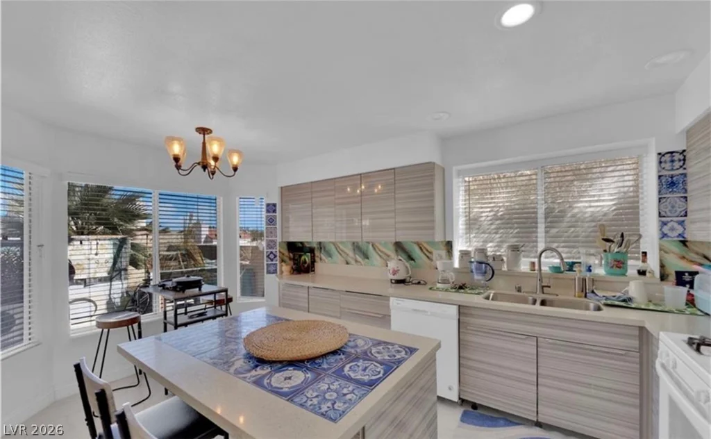5332 Desert Blossom, Las Vegas, NV 89107