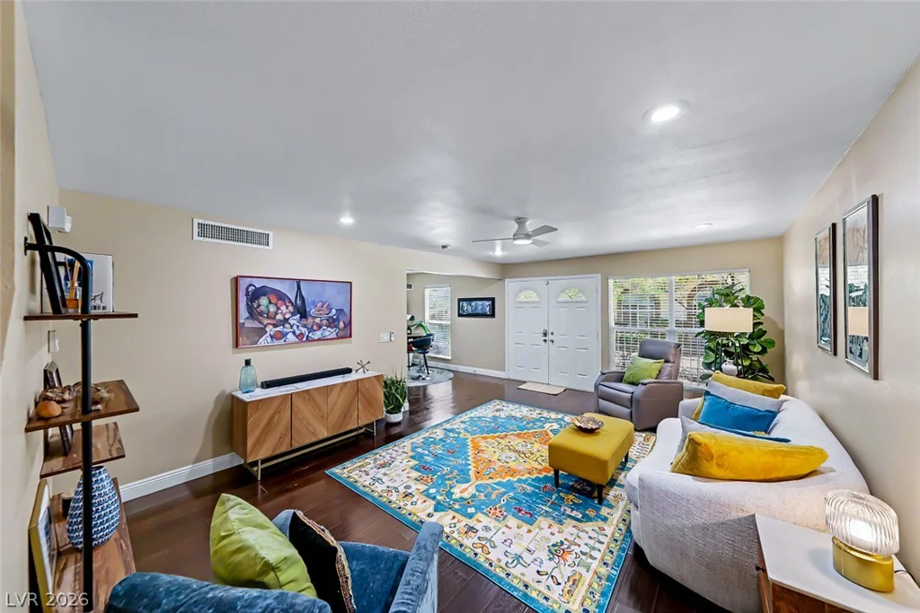 3173 Pinehurst, Las Vegas, NV 89109