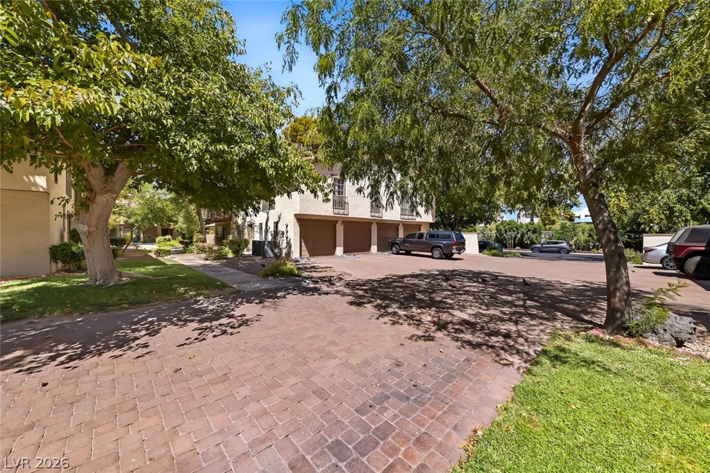3173 Pinehurst, Las Vegas, NV 89109