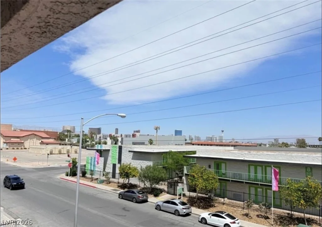 1381 University, Las Vegas, NV 89119