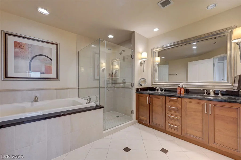 135 Harmon, Las Vegas, NV 89109