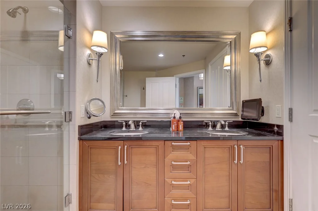 135 Harmon, Las Vegas, NV 89109