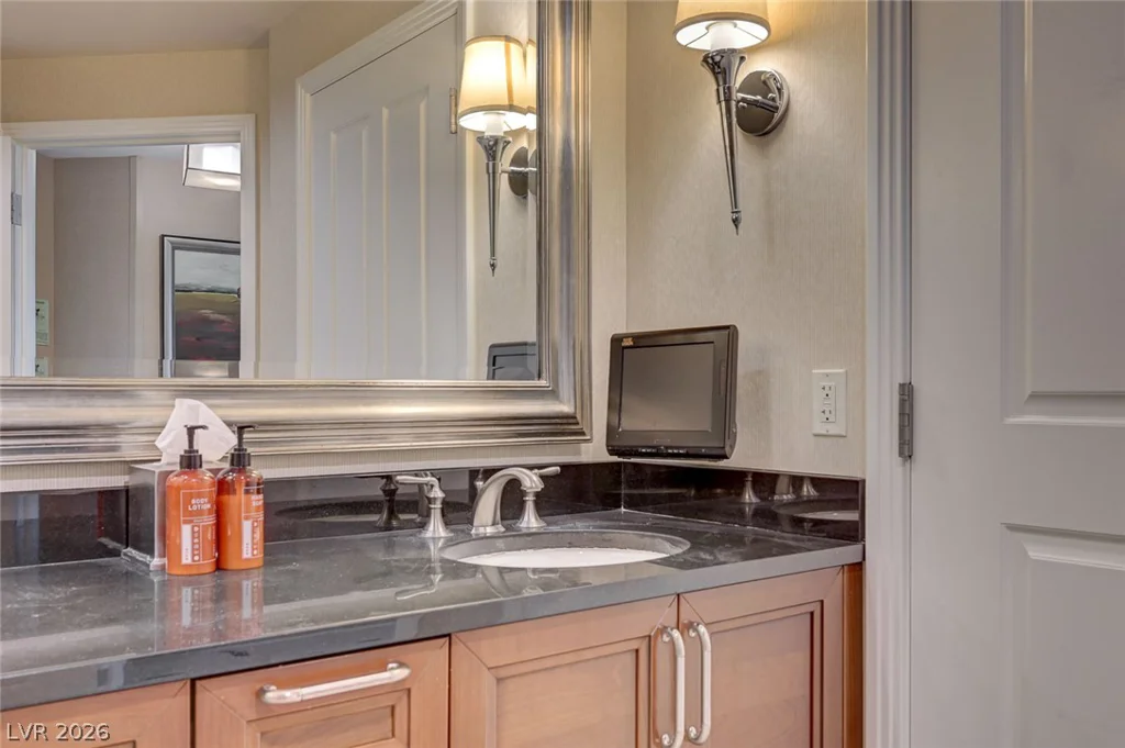 135 Harmon, Las Vegas, NV 89109