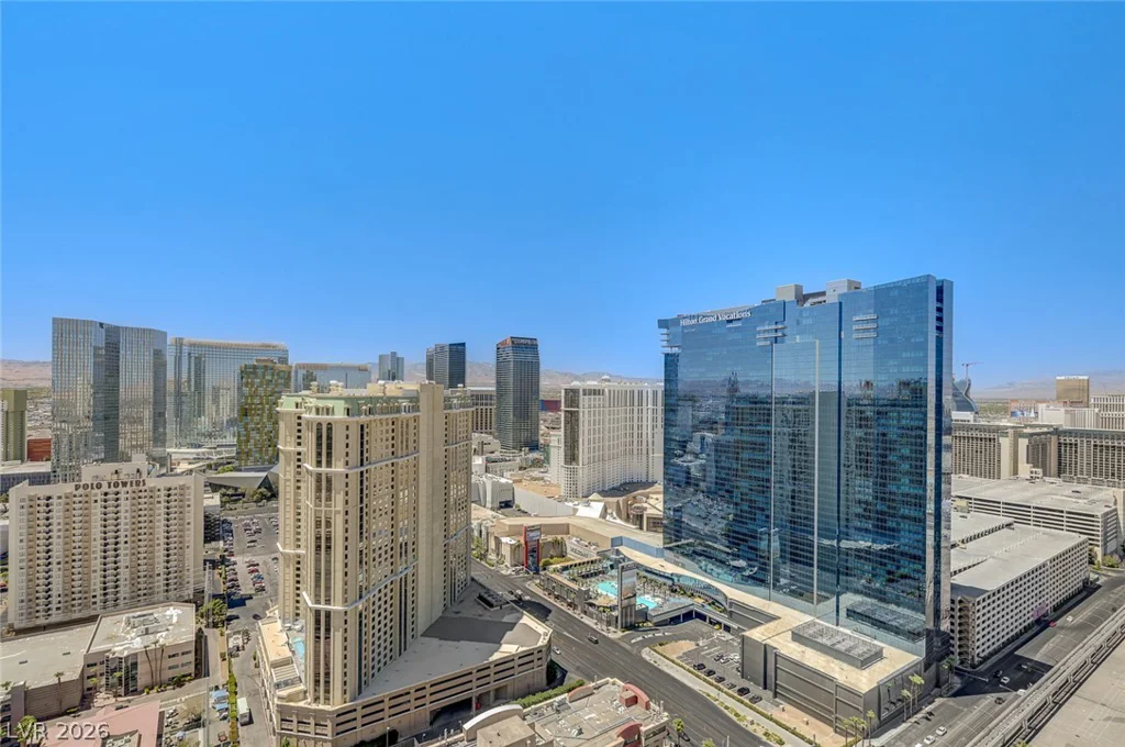 135 Harmon, Las Vegas, NV 89109