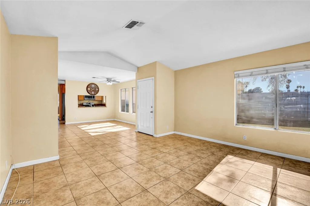 6872 Arroyo, Las Vegas, NV 89103