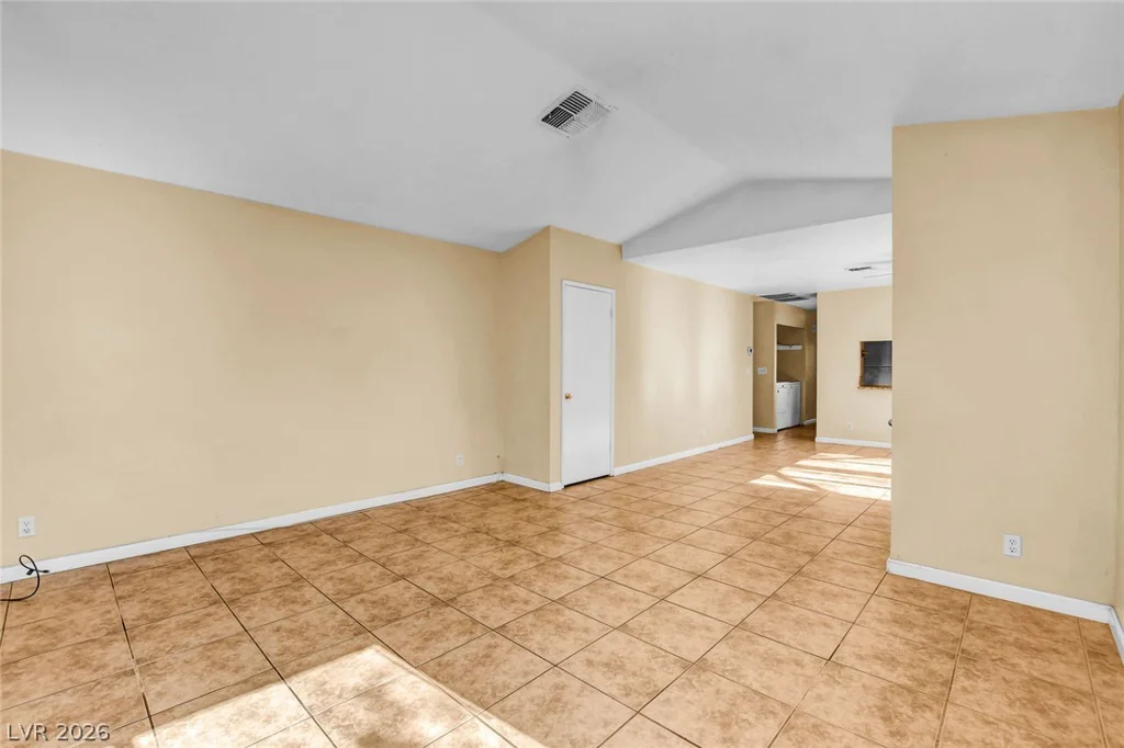 6872 Arroyo, Las Vegas, NV 89103