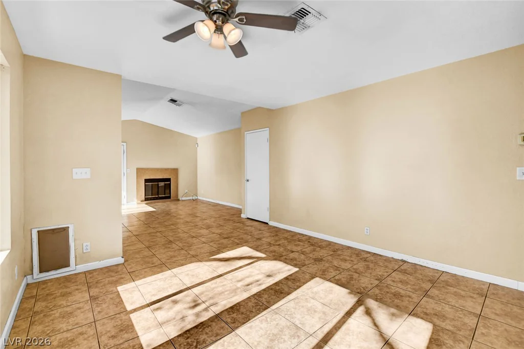 6872 Arroyo, Las Vegas, NV 89103