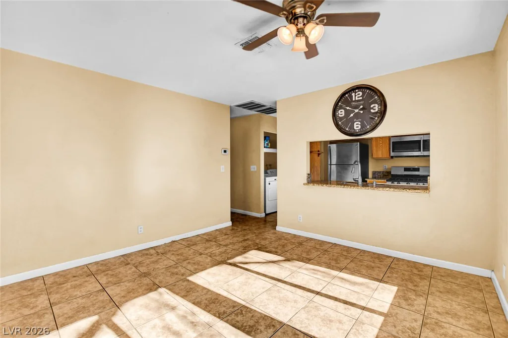6872 Arroyo, Las Vegas, NV 89103