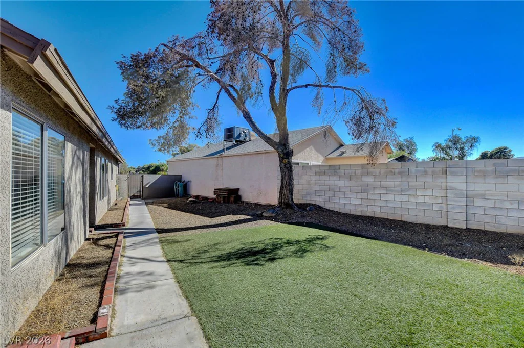 6872 Arroyo, Las Vegas, NV 89103
