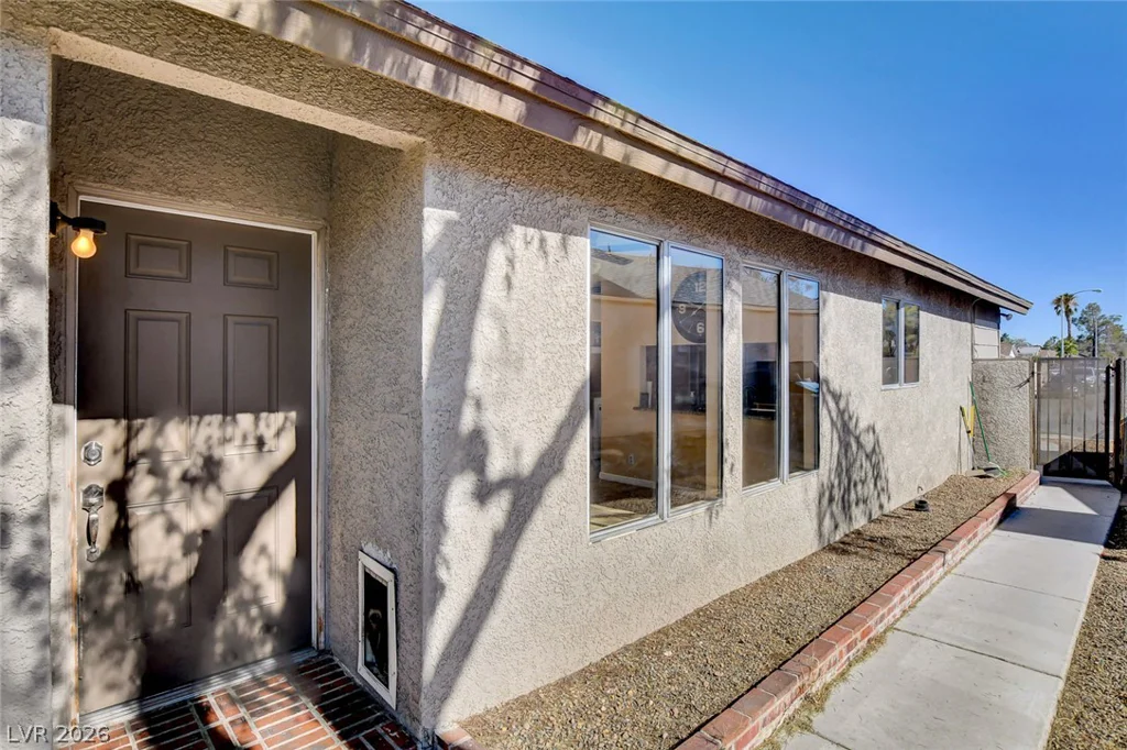 6872 Arroyo, Las Vegas, NV 89103