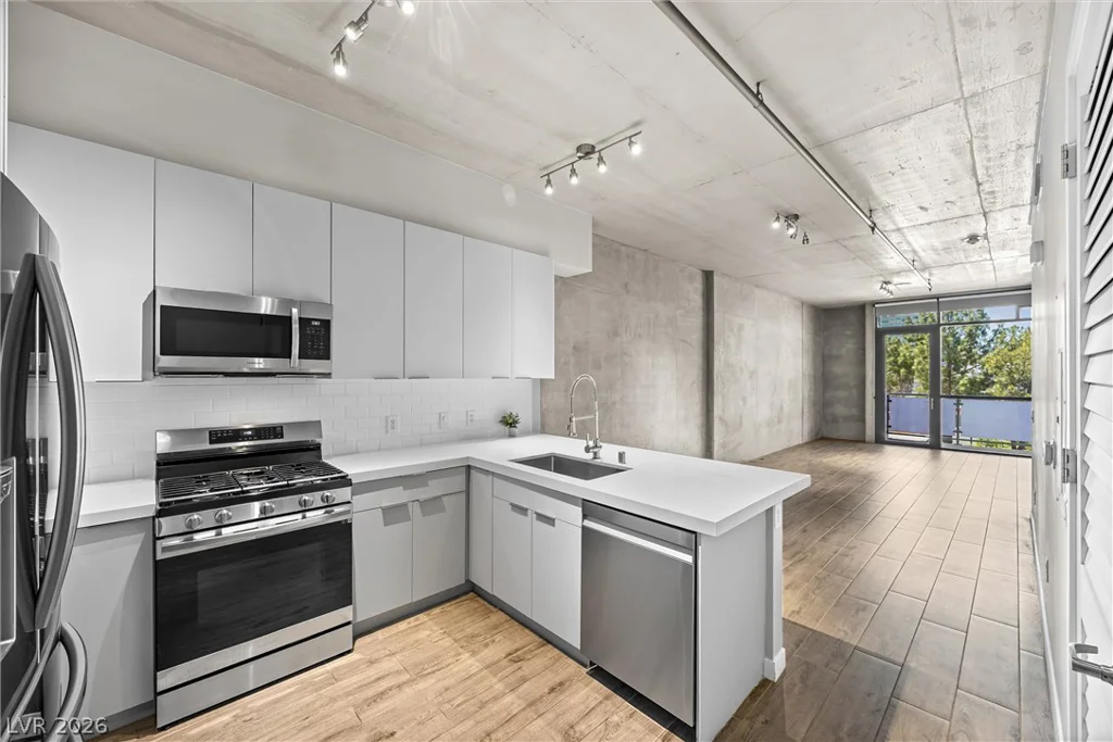 353 Bonneville, Las Vegas, NV 89101
