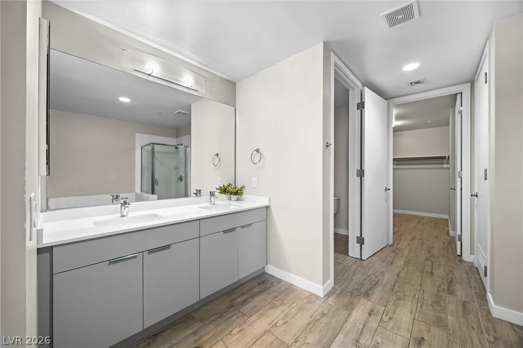 353 Bonneville, Las Vegas, NV 89101