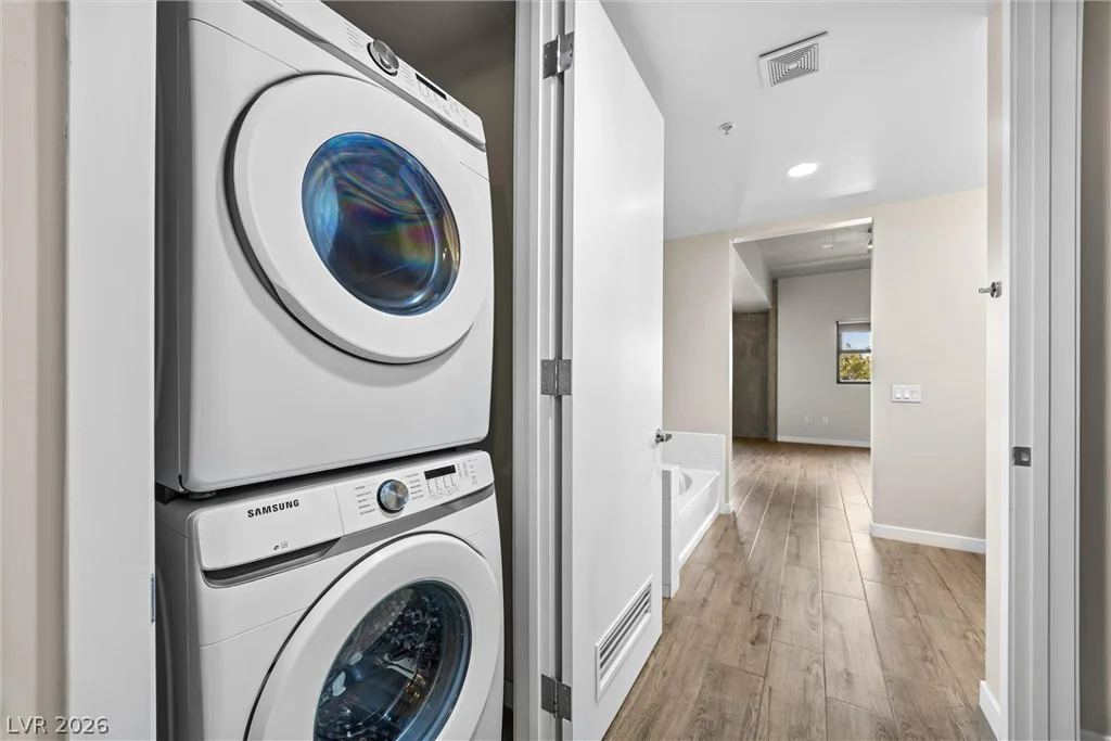 353 Bonneville, Las Vegas, NV 89101