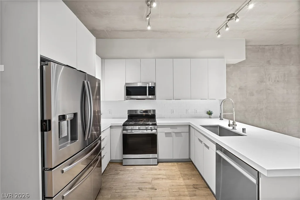 353 Bonneville, Las Vegas, NV 89101