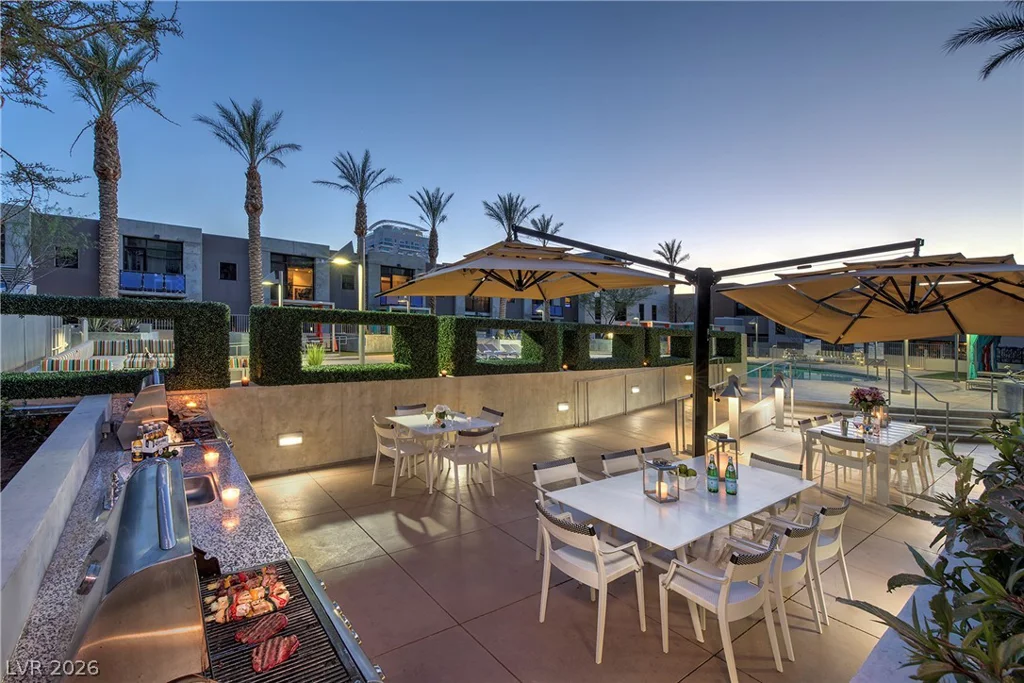 353 Bonneville, Las Vegas, NV 89101