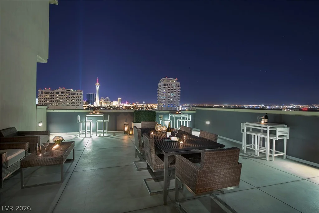 353 Bonneville, Las Vegas, NV 89101