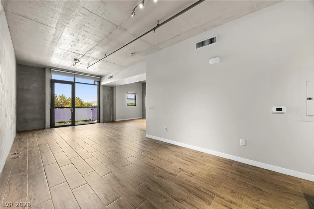 353 Bonneville, Las Vegas, NV 89101