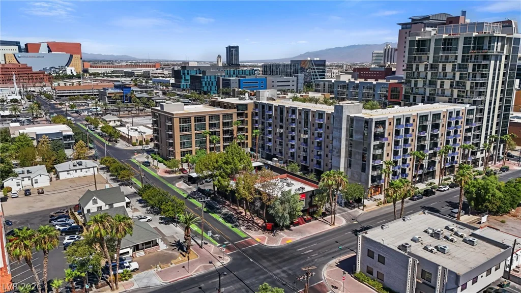 353 Bonneville, Las Vegas, NV 89101