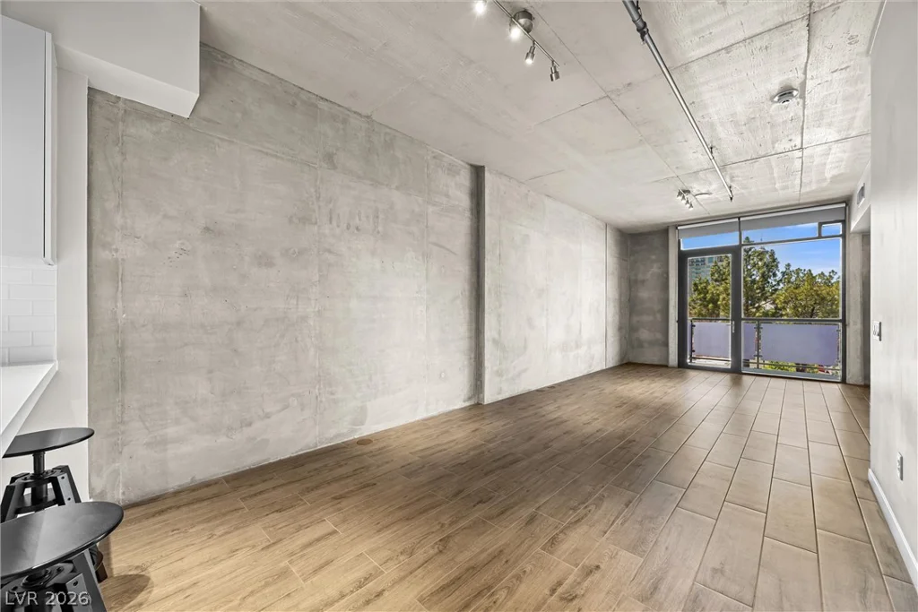 353 Bonneville, Las Vegas, NV 89101
