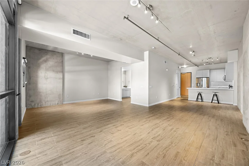 353 Bonneville, Las Vegas, NV 89101